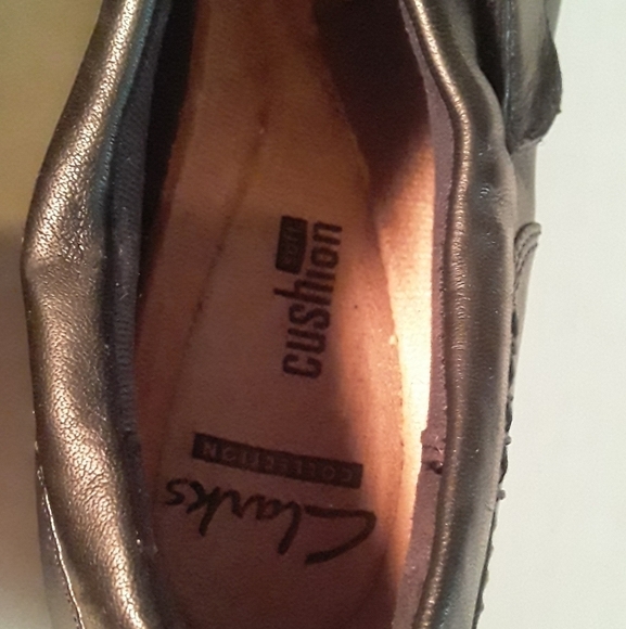 Clark's Black Ruched Leather Loafers - Picture 7 of 16